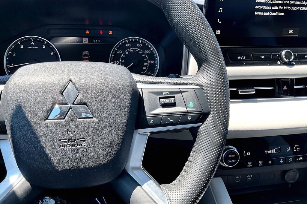 2025 Mitsubishi Outlander SE