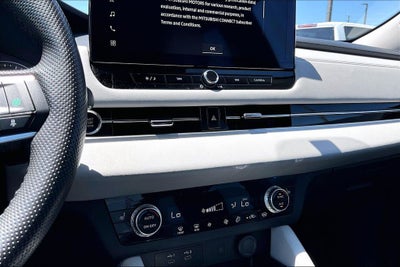 2025 Mitsubishi Outlander SE