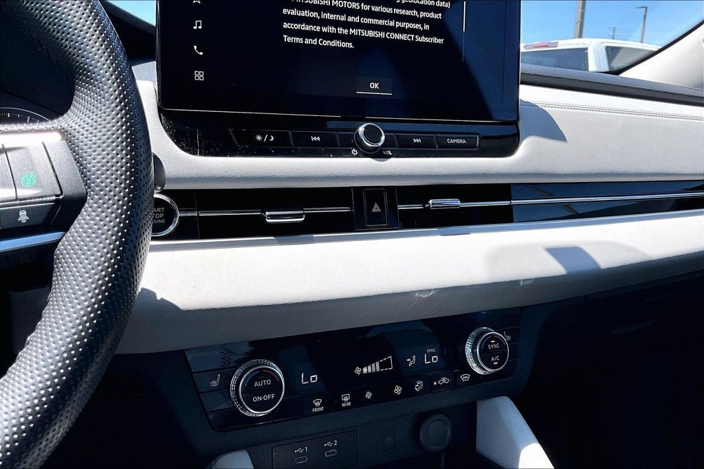 2025 Mitsubishi Outlander SE
