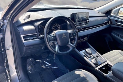 2024 Mitsubishi Outlander SE