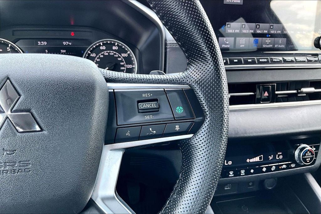 2024 Mitsubishi Outlander SE