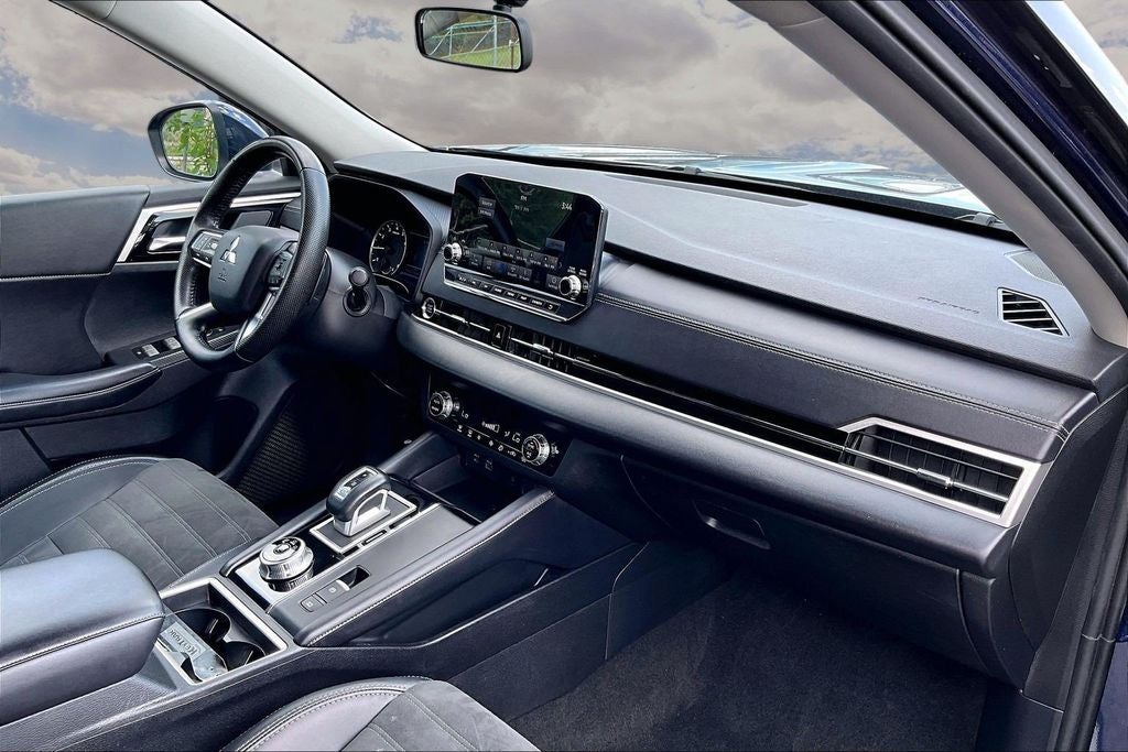 2024 Mitsubishi Outlander SE