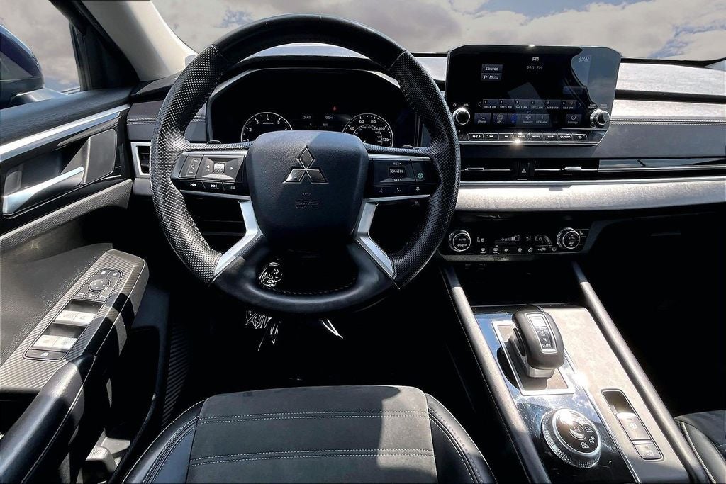 2024 Mitsubishi Outlander SE