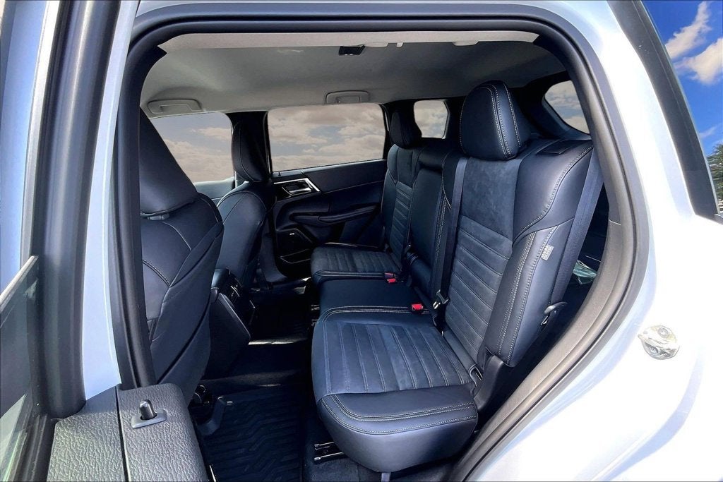 2026 Mitsubishi Outlander Base