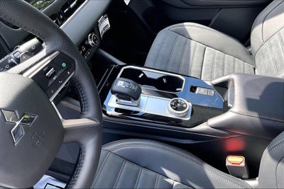 2026 Mitsubishi Outlander Base