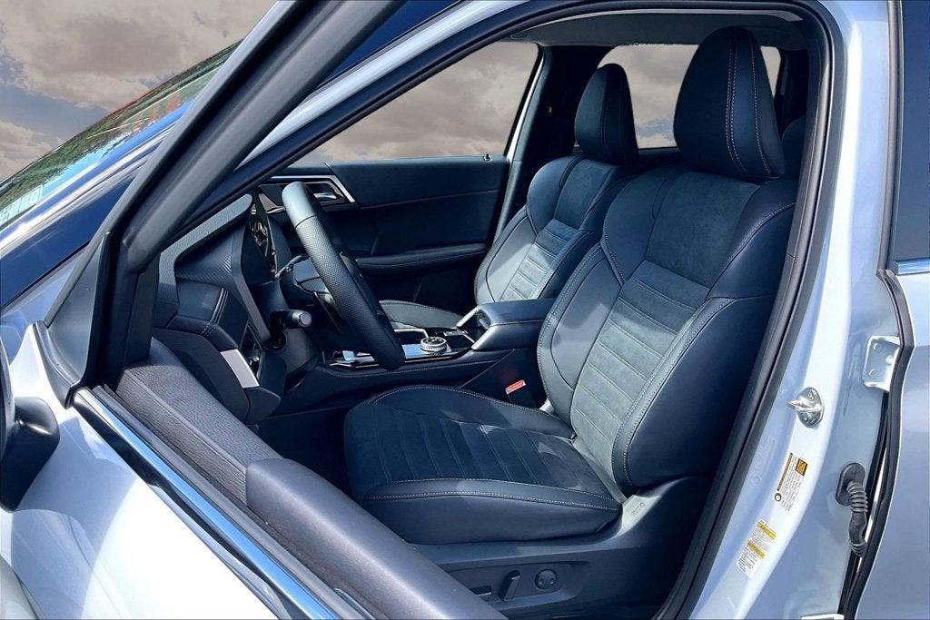 2026 Mitsubishi Outlander Base