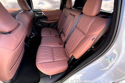 2025 Mitsubishi Outlander Base