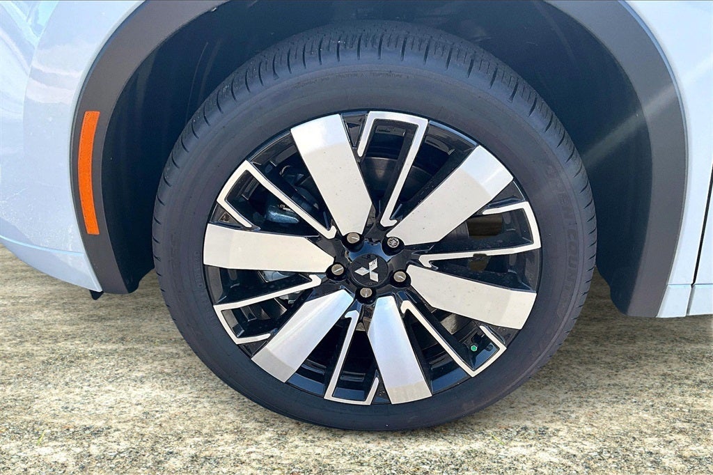 2025 Mitsubishi Outlander Base