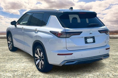 2025 Mitsubishi Outlander Base