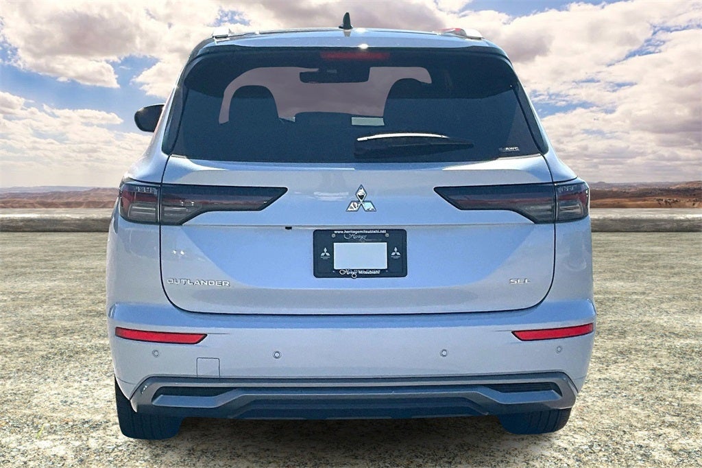 2025 Mitsubishi Outlander Base