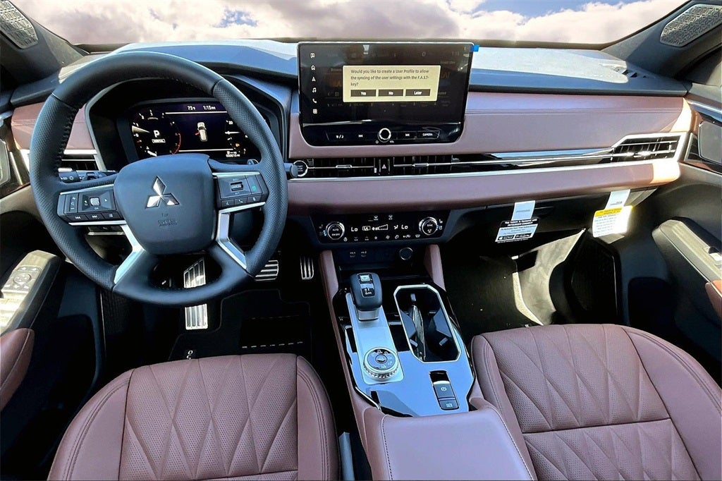 2025 Mitsubishi Outlander Base