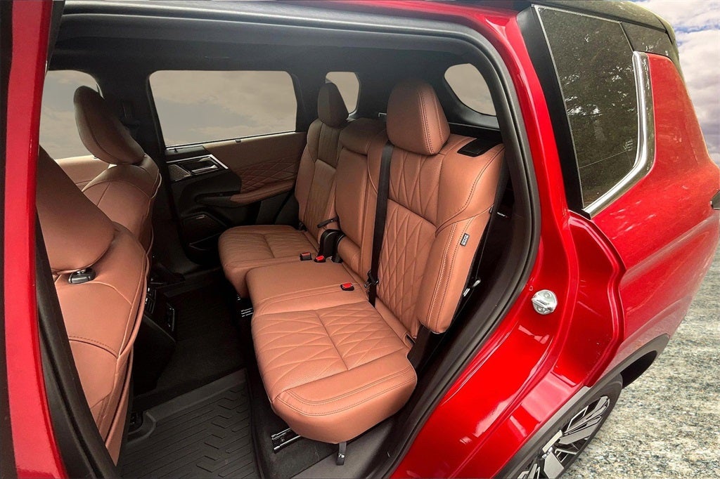 2025 Mitsubishi Outlander Base