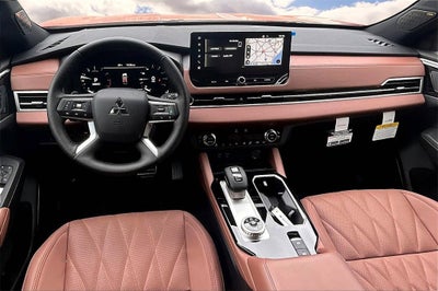 2025 Mitsubishi Outlander Base