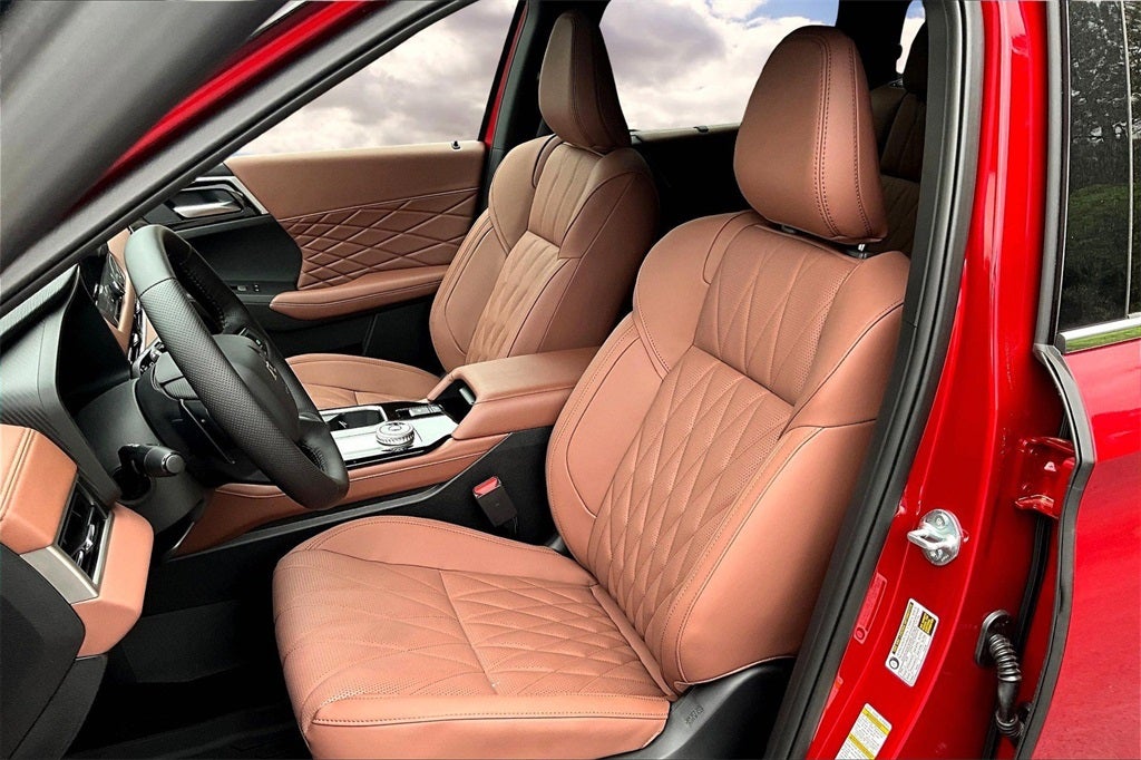 2025 Mitsubishi Outlander Base