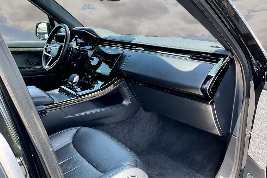 2025 Land Rover Range Rover Sport SE