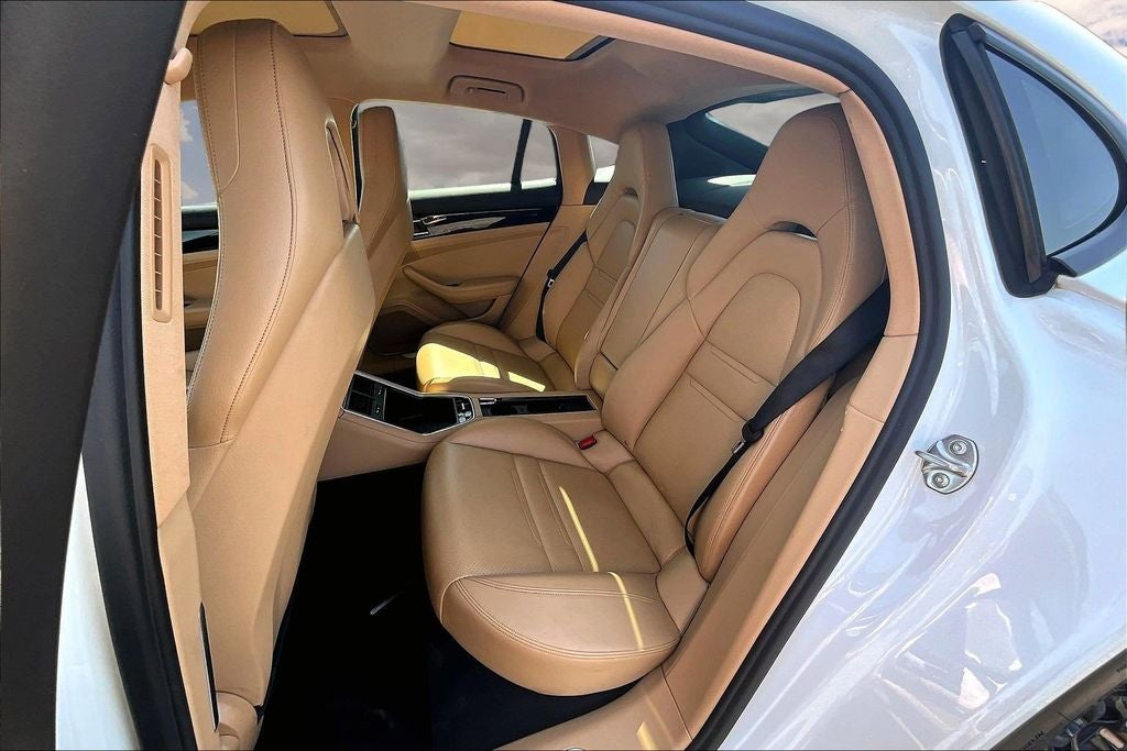 2018 Porsche Panamera 4