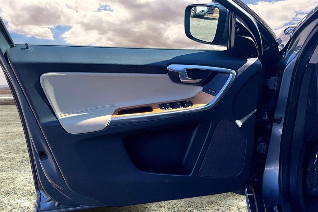 2017 Volvo XC60 T5 Inscription