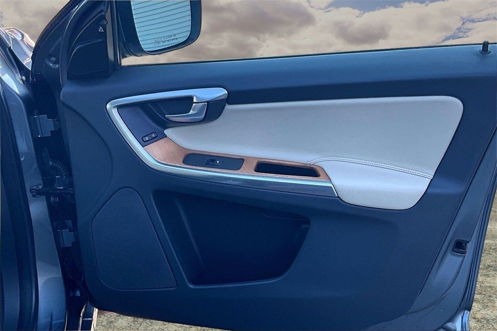 2017 Volvo XC60 T5 Inscription