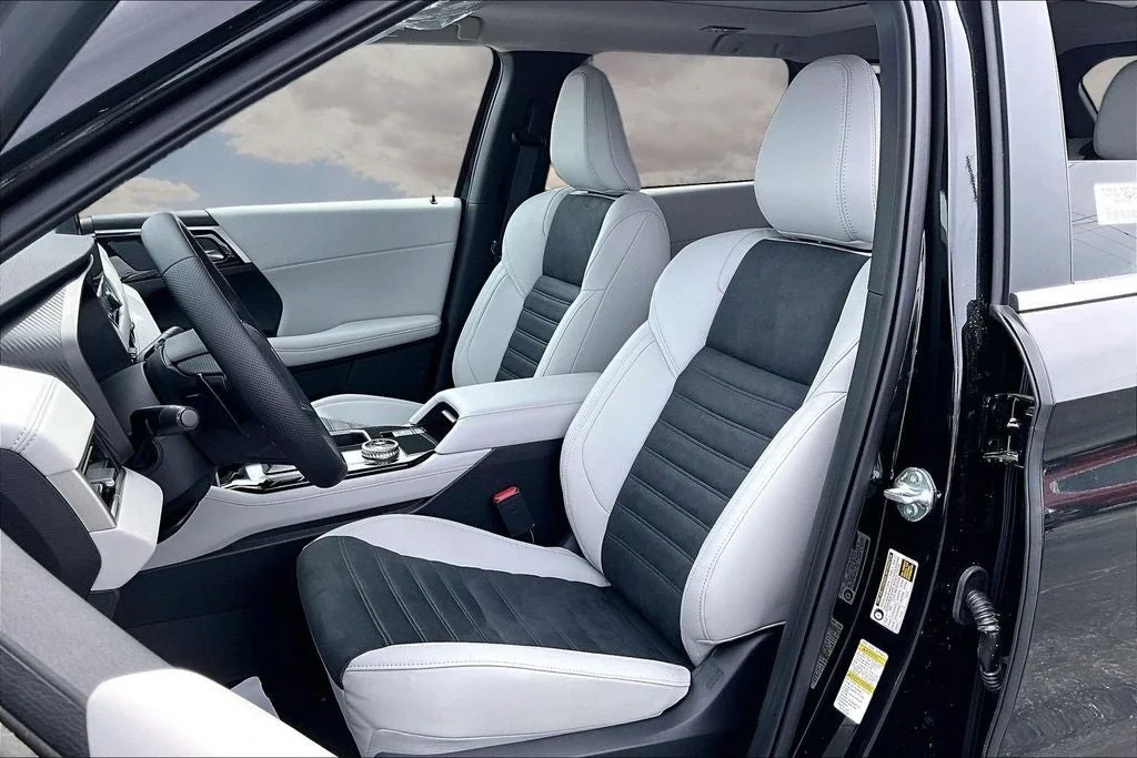 2026 Mitsubishi Outlander Interior