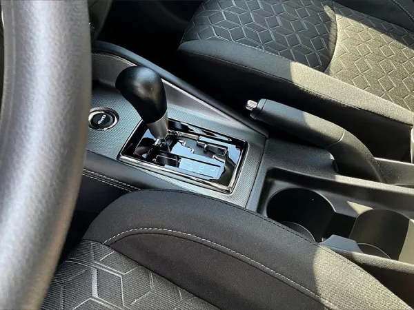 2025 Mitsubishi Outlander shifter